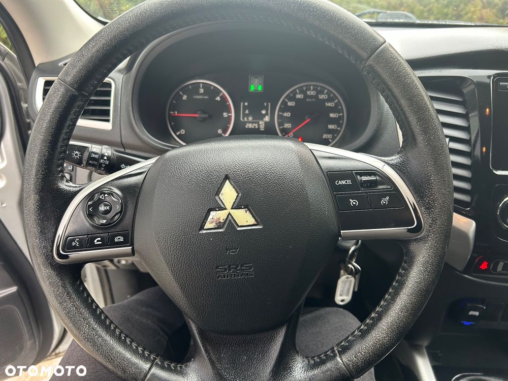 Mitsubishi L200 Pick Up 4x4 S&S Club Cab Diamant Edition - 26