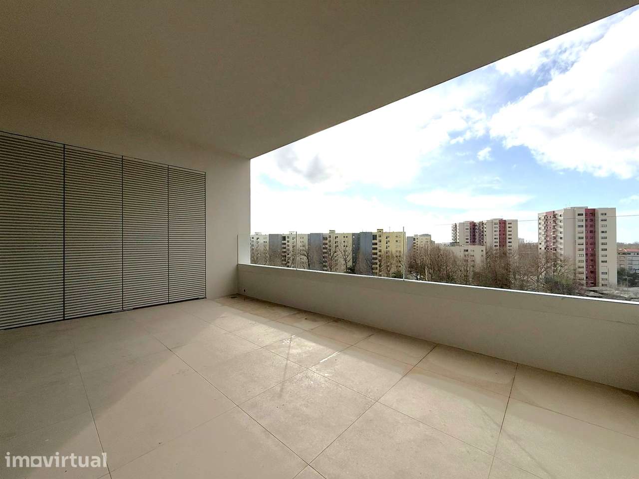 T2 NOVO no 8.º Andar c/ Varanda Sul/Poente, Garagem e Arrumo em Ramald - Grande imagem: 4/24