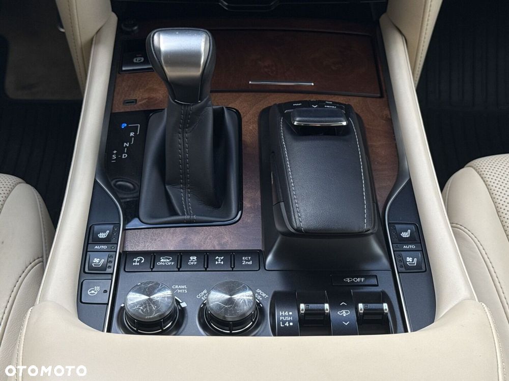 Lexus LX 570 Omotenashi - 27