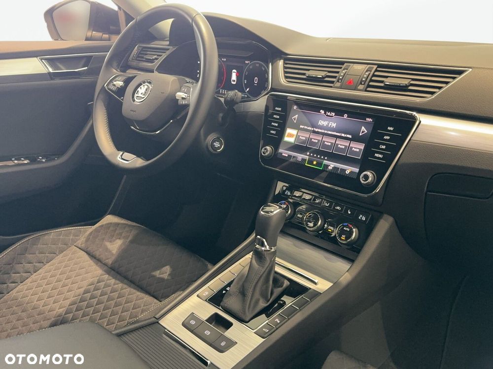 Skoda Superb 2.0 TDI SCR Ambition DSG - 20