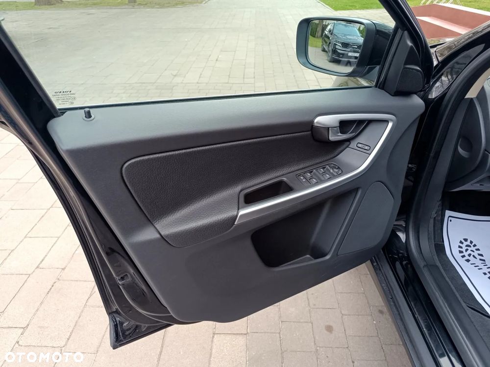 Volvo XC 60 D4 Geartronic Momentum - 25