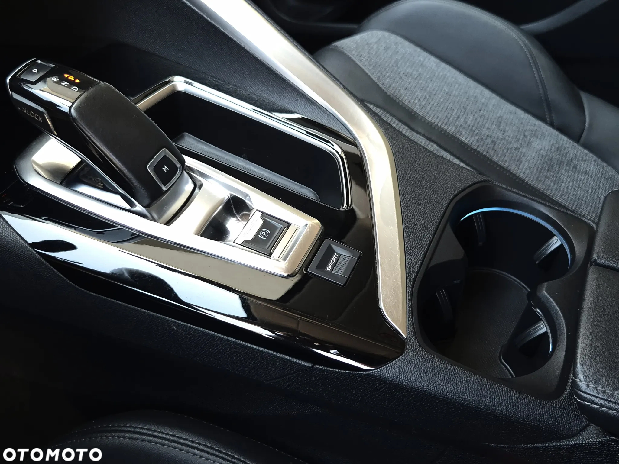 Peugeot 3008 1.6 PureTech GPF Allure S&S EAT8 - 22