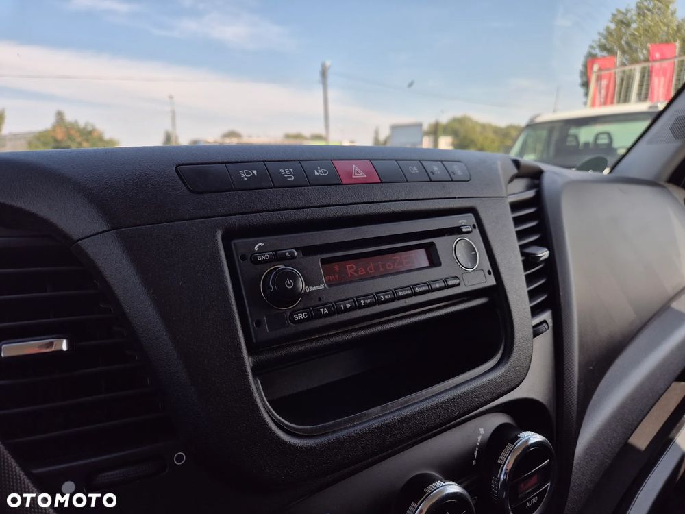 Iveco Daily 35S16, nowa skrzynia 4,40 x 2,30m, klimatyzacja - 9