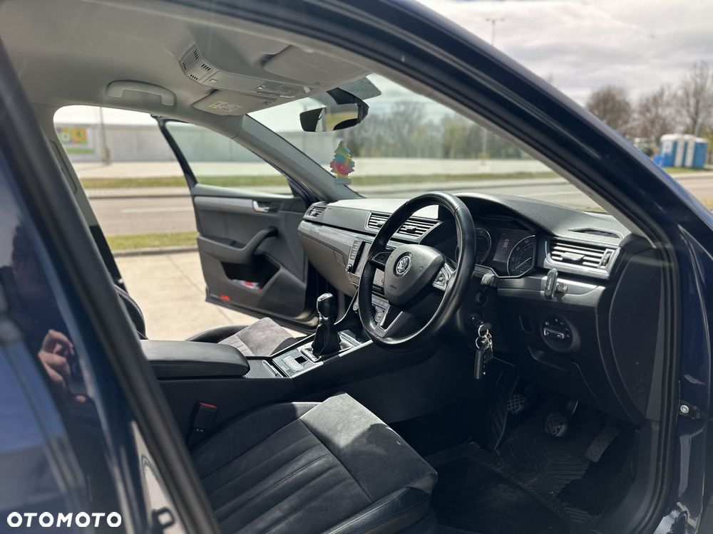 Skoda Superb 2.0 TDI Premium Edition - 8