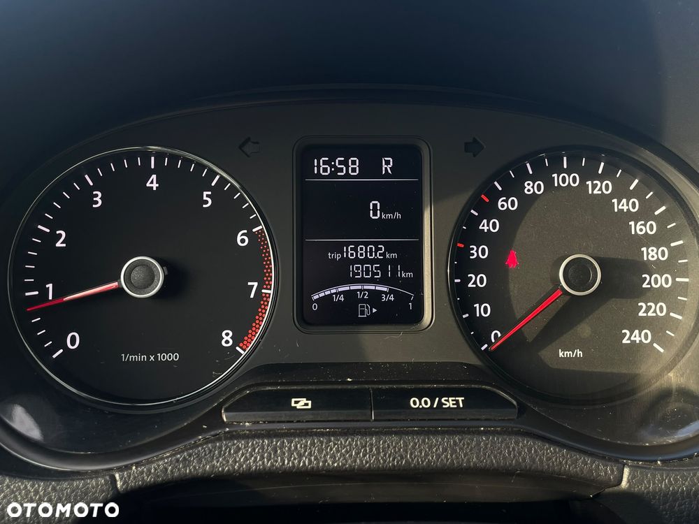 Volkswagen Polo 1.4 16V Comfortline DSG - 4