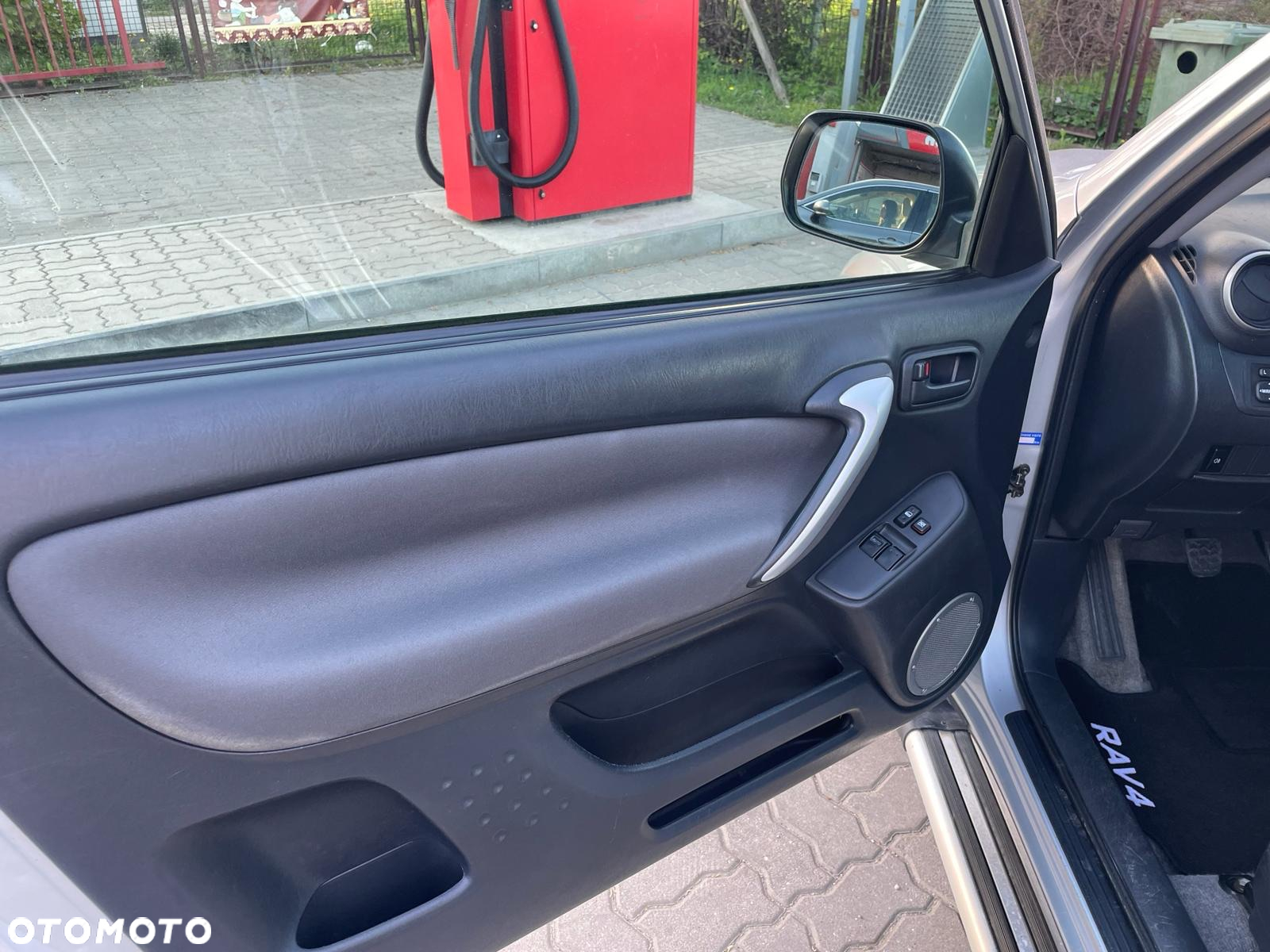 Toyota RAV4 - 6