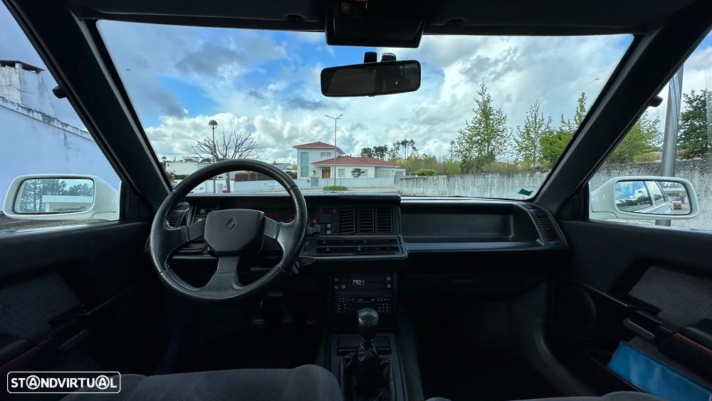 Renault 21 2.0 Turbo - 17