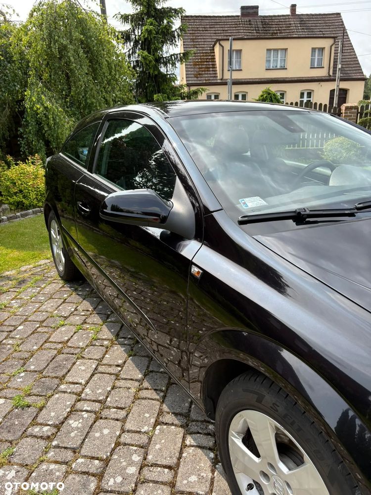 Opel Astra GTC 2.0 Turbo Cosmo - 3