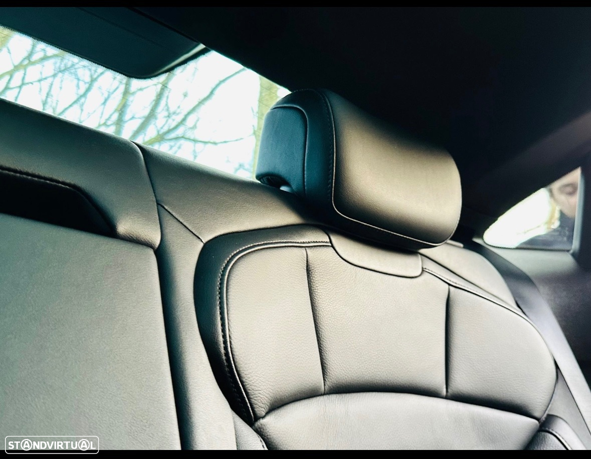 Porsche Taycan 4 - 10