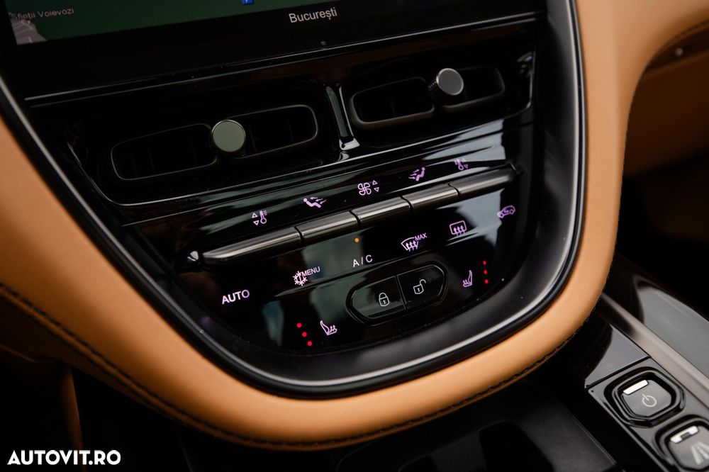 Aston Martin DBX - 27