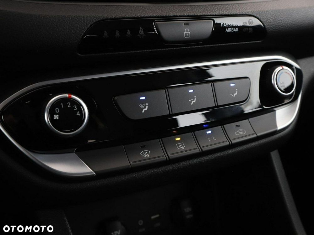 Hyundai i30 1.4 Select - 26