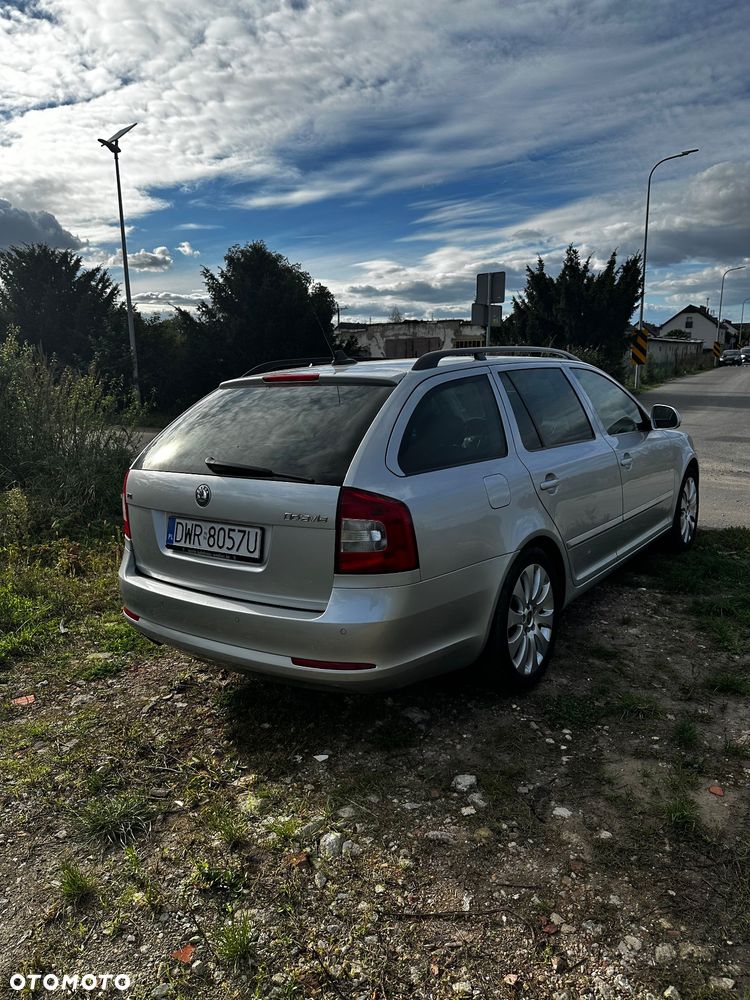 Skoda Octavia Combi 2.0 TDI DPF DSG Elegance - 5