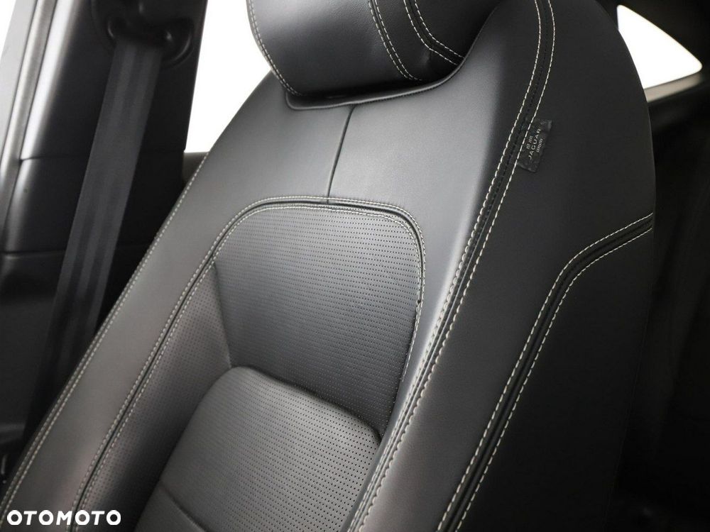 Jaguar E-Pace P200 AWD R-Dynamic HSE - 32