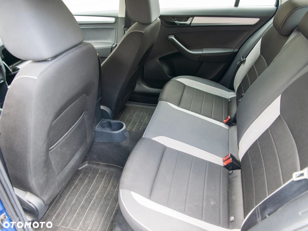 Skoda RAPID Spb 1.0 TSI Ambition - 10