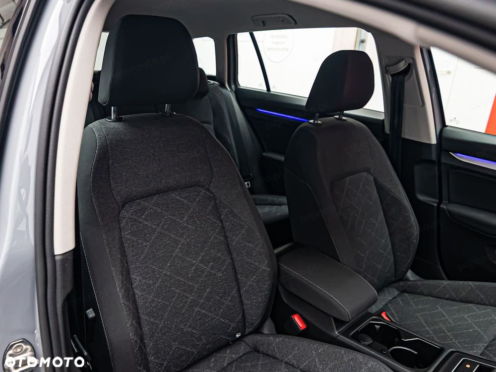 Volkswagen Golf - 8