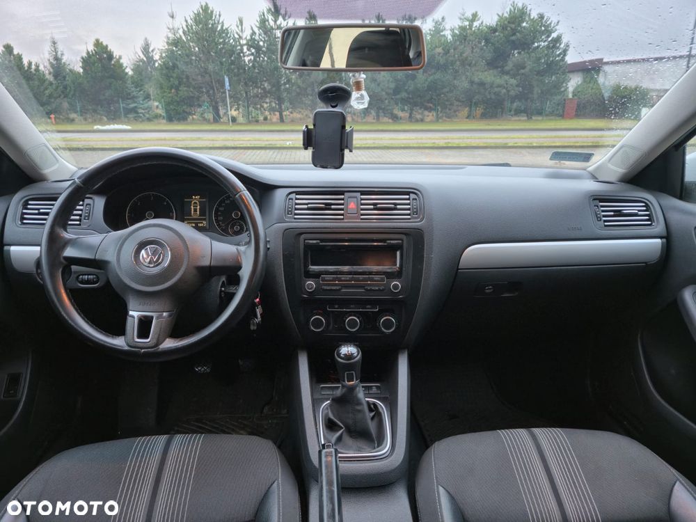 Volkswagen Jetta 1.6 TDI Blue Motion Technology Trendline - 6