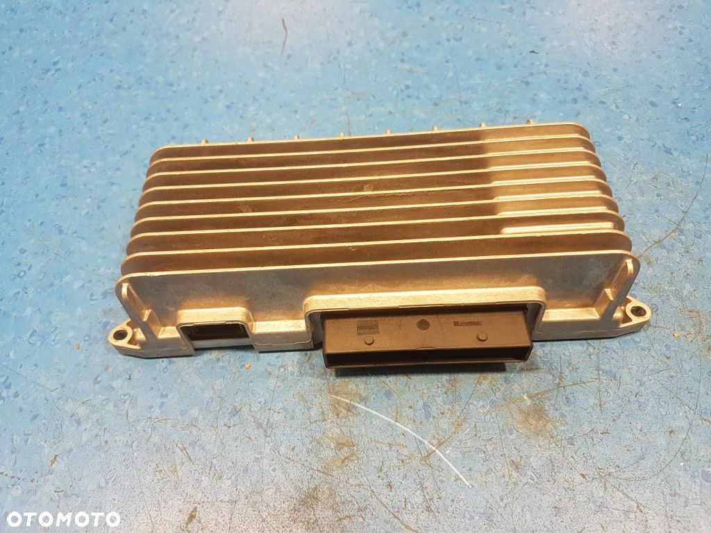 AUDI A4 B8 WZMACNIACZ 8T0035223AE - 1
