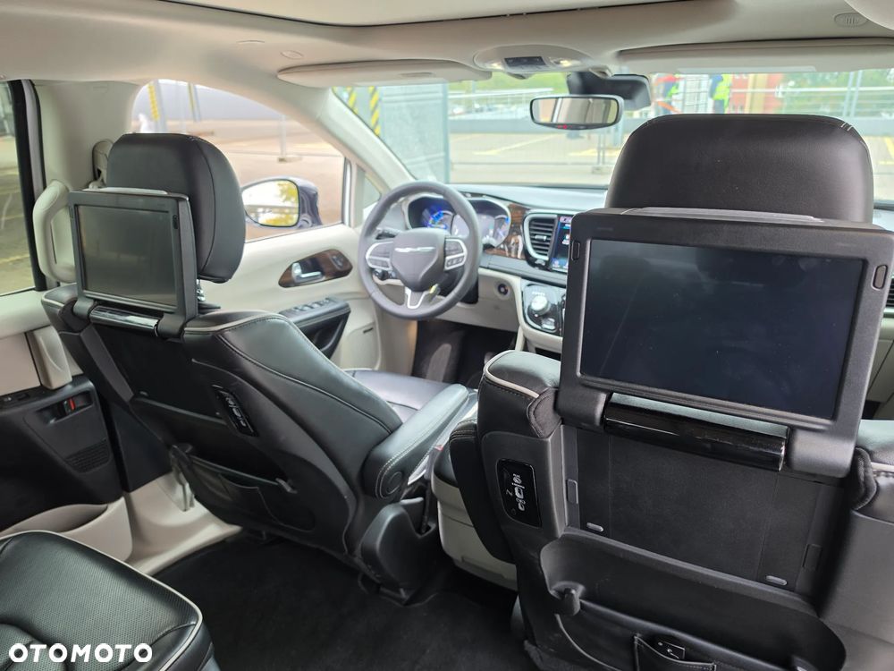 Chrysler Pacifica - 22