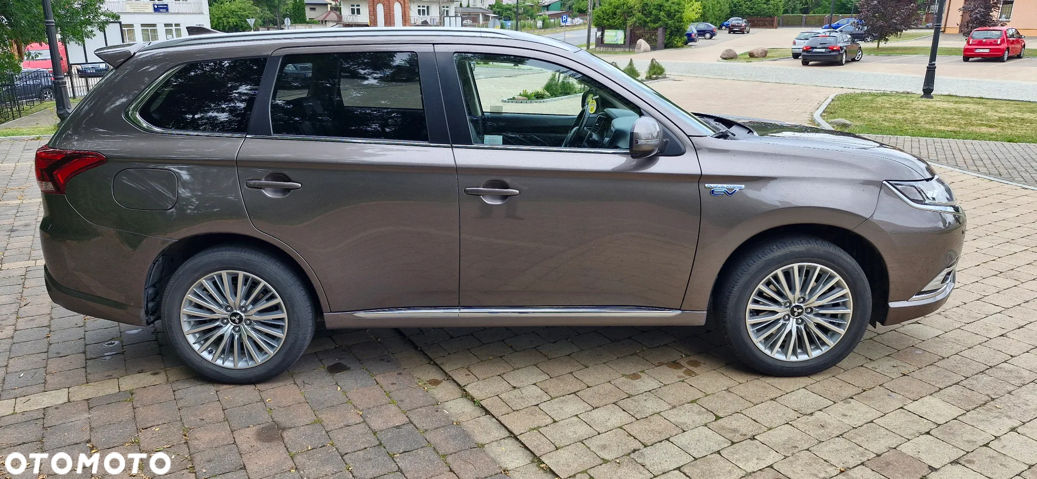 Mitsubishi Outlander PHEV Instyle - 2