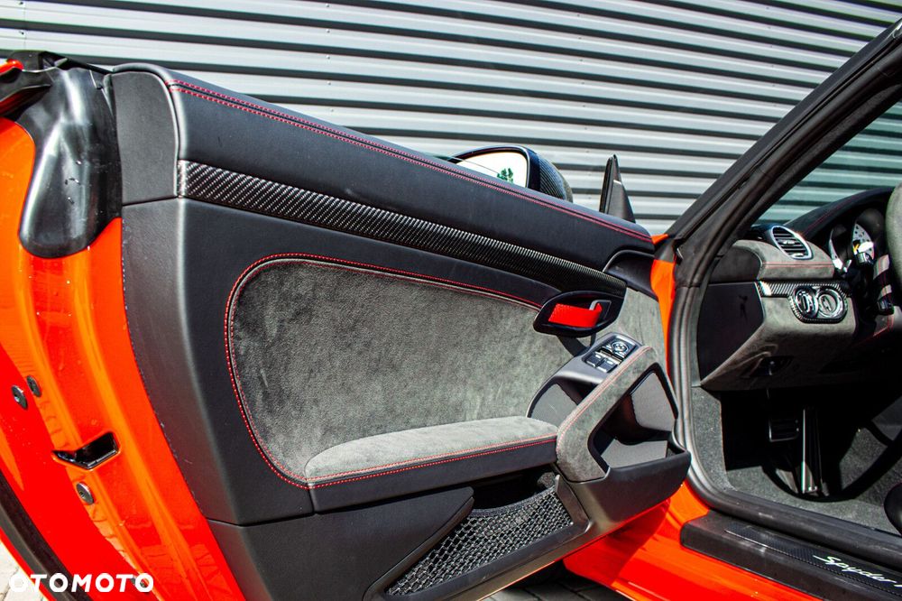 Porsche 718 Spyder - 16