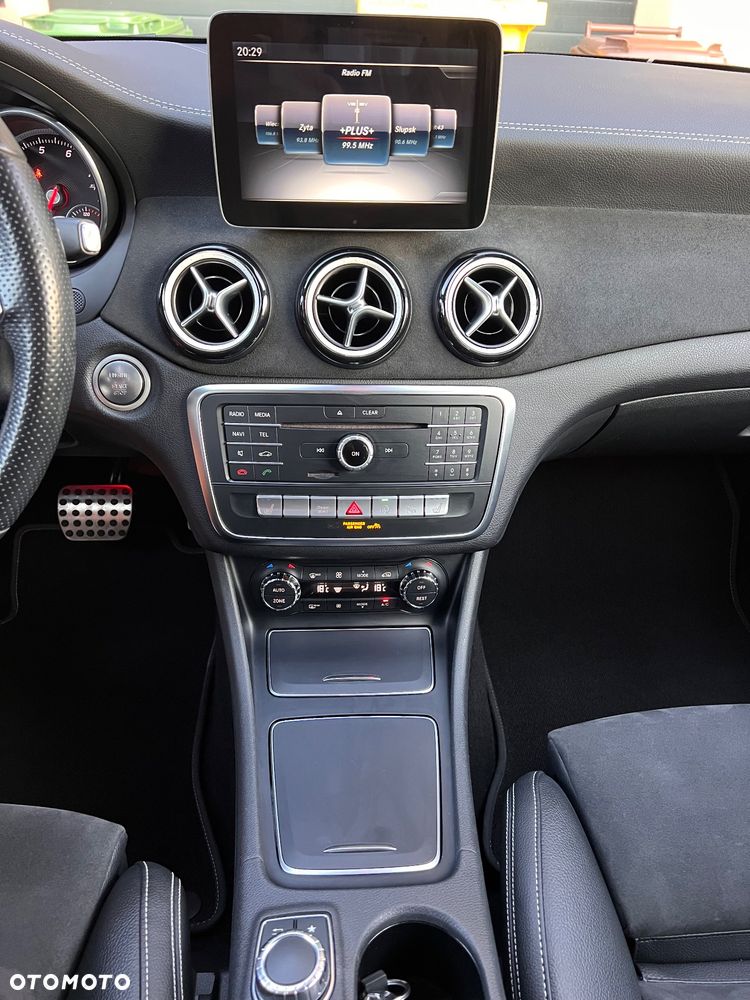 Mercedes-Benz CLA 250 4-Matic AMG Line - 25