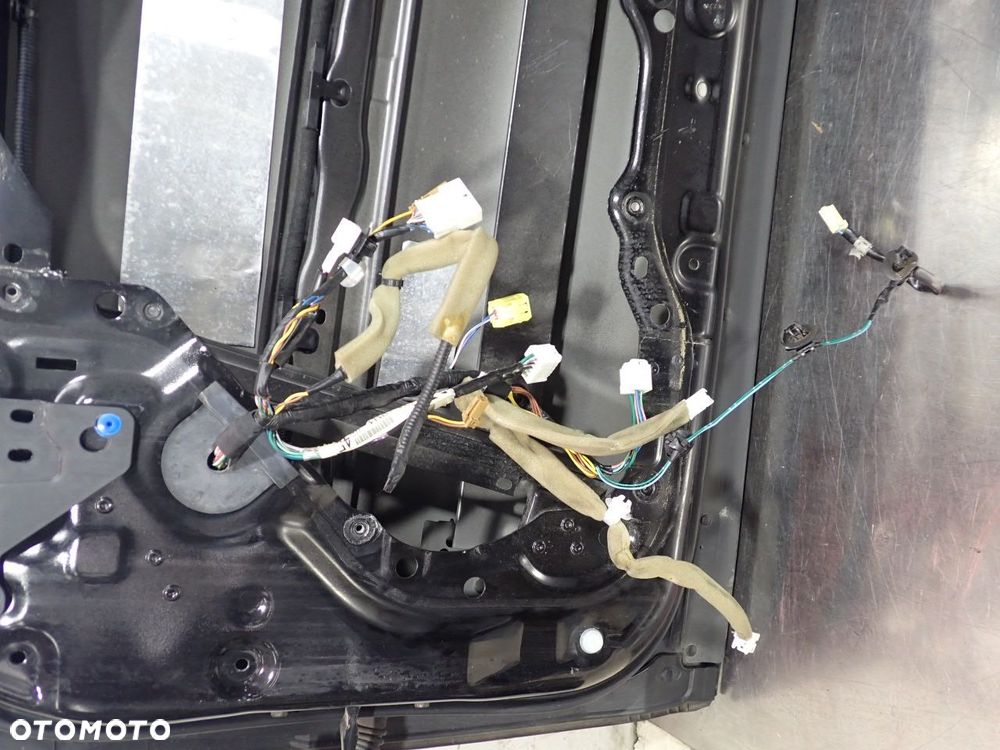 DRZWI PRAWY PRZÓD INFINITI M37X KOL:GAC - 27