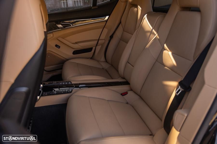 Porsche Panamera 4 Edition PDK - 38