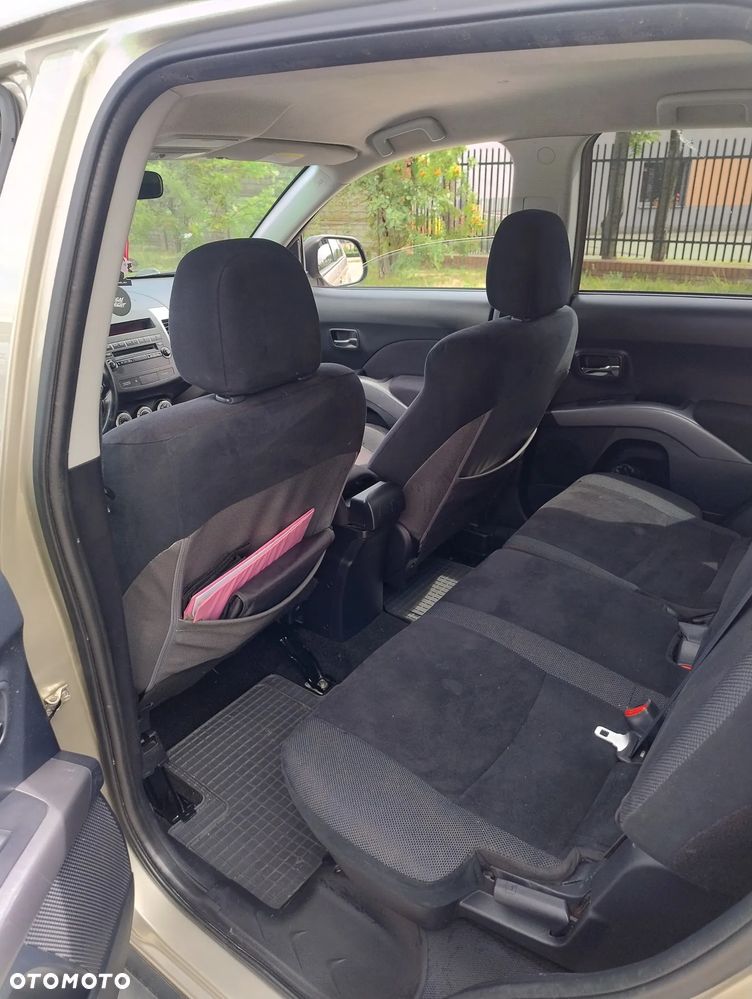 Mitsubishi Outlander 2.4 Invite 2WD - 8