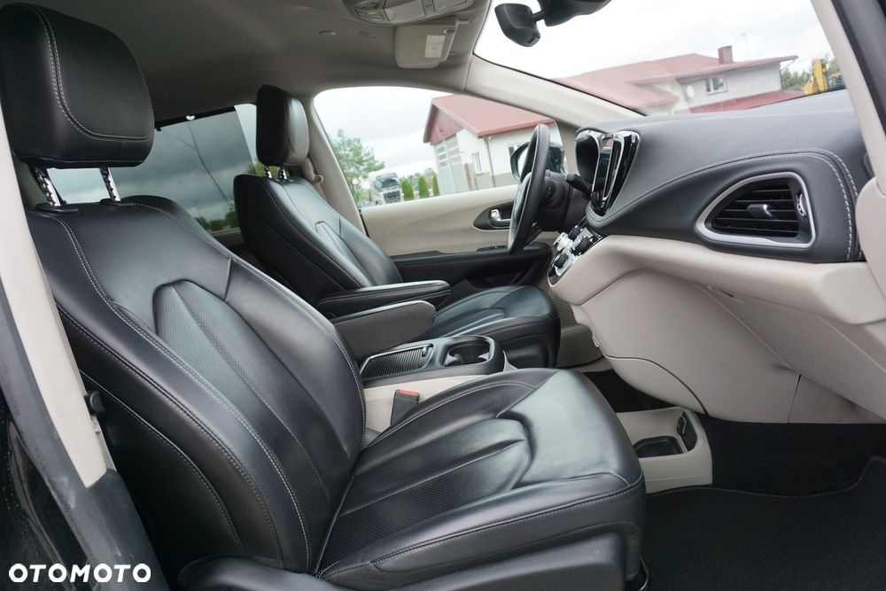 Chrysler Pacifica - 17