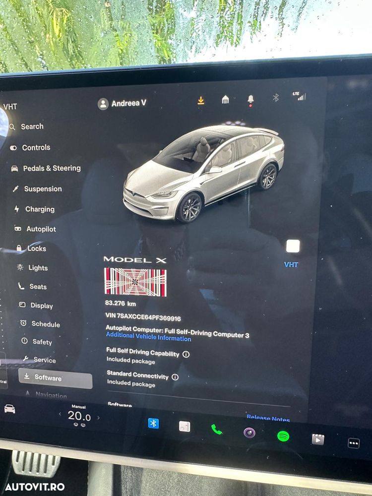 Tesla Model X - 19