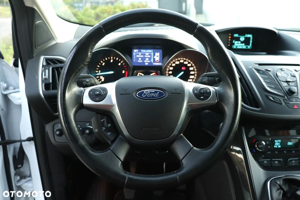 Ford Kuga 2.0 TDCi 2x4 Titanium - 20