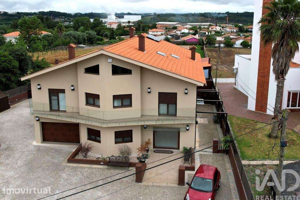 Casa / Villa T6 em Oliveira do Bairro - Grande imagem: 2/40