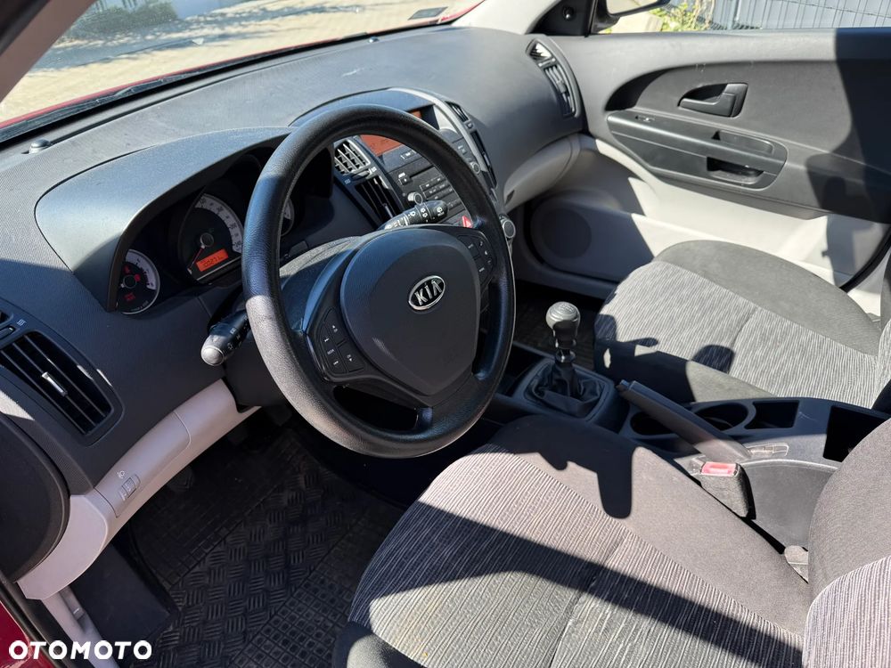 Kia Ceed 1.4 Comfort + - 7