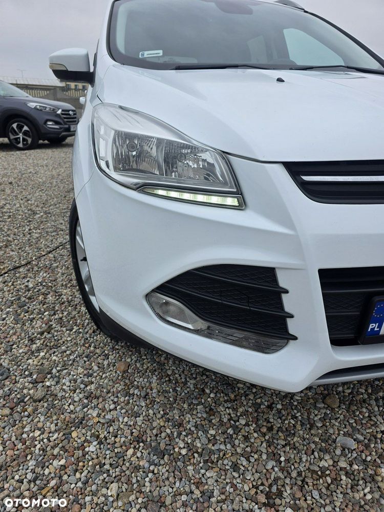 Ford Kuga 2.0 TDCi 2x4 Titanium - 4