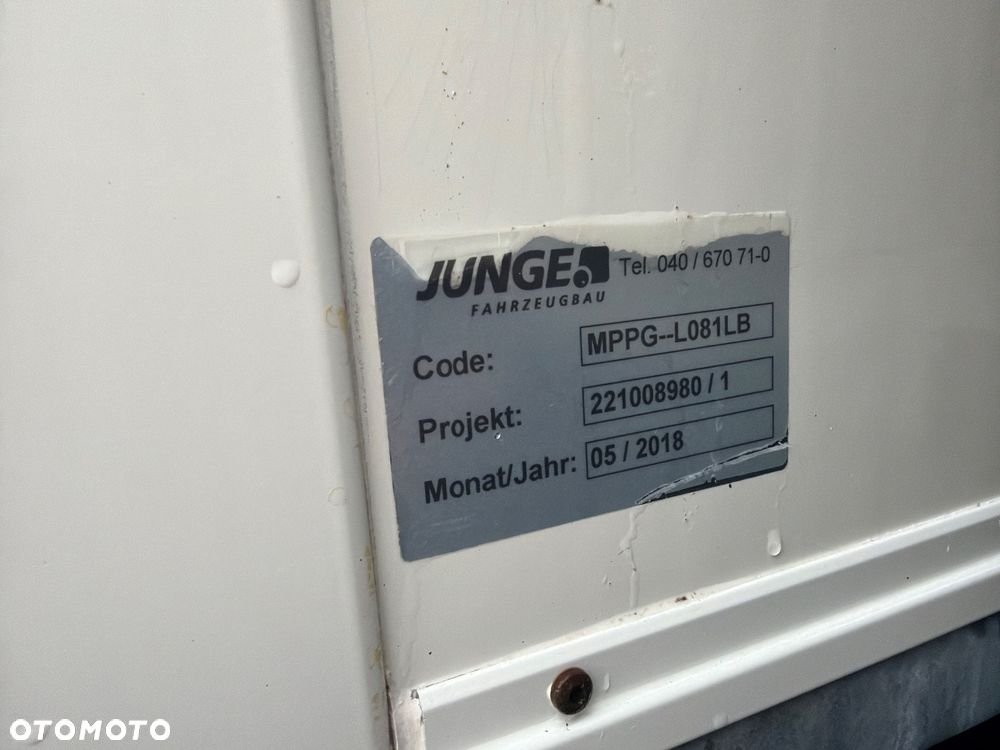 MAN 12.220 MANUAL / IZOTERMA CHŁODNIA / AGREGAT HWASUNG 500 -20 / +20 STOPNI / WINDA 1.5 TONY / STAN WZOROWY JAK NOWY / DUŻA PAKA / MAŁY PRZEBIEG - 20