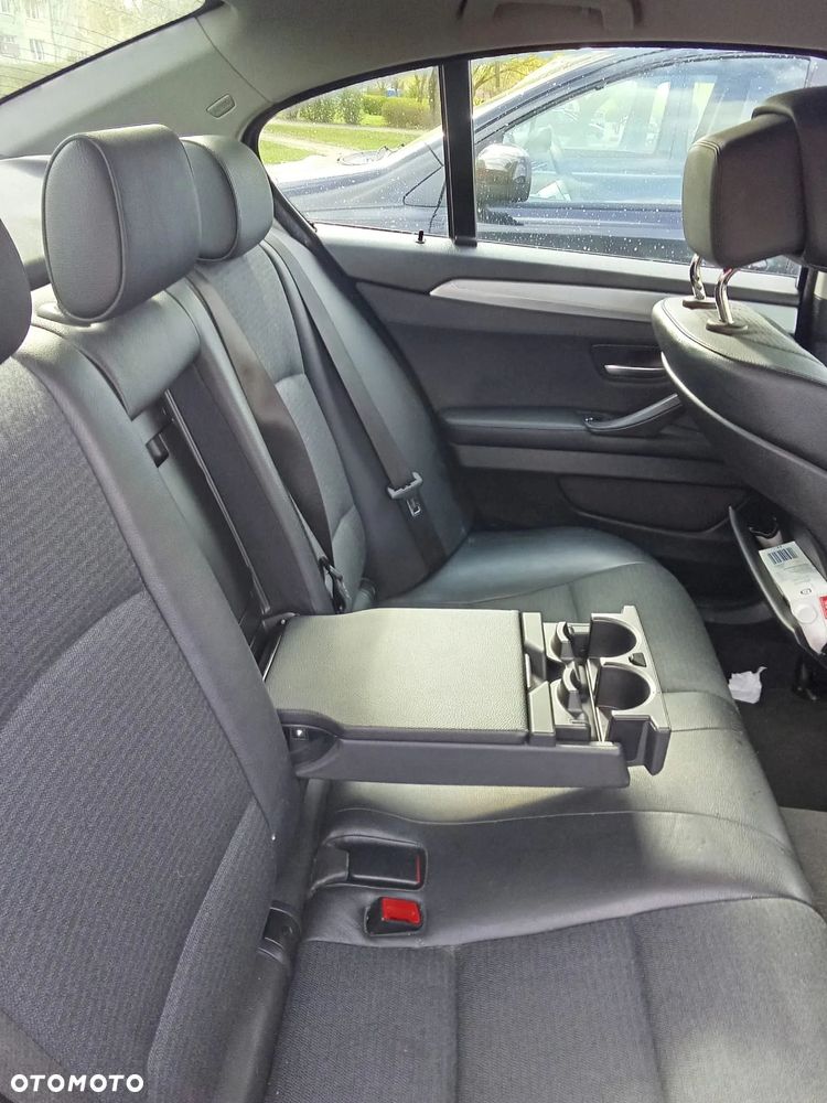 BMW Seria 5 528i xDrive - 9