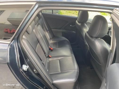 Toyota Avensis Touring Sports 1.6 D-4D Luxury+GPS - 30