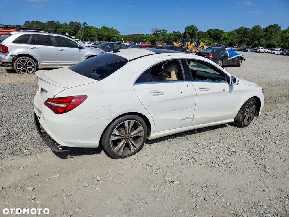 Mercedes-Benz CLA 250 4Matic 7G-DCT UrbanStyle Edition - 4