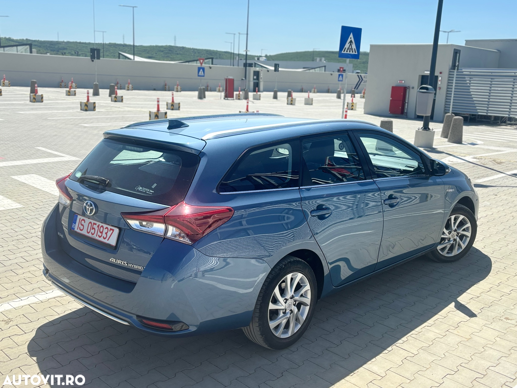 Toyota Auris 1.8 L VVT-i HSD Sol + - 8