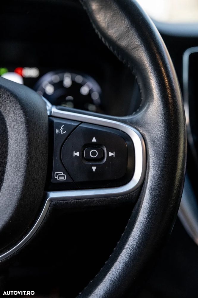 Volvo XC 60 B4 D AWD Ultimate Dark - 11