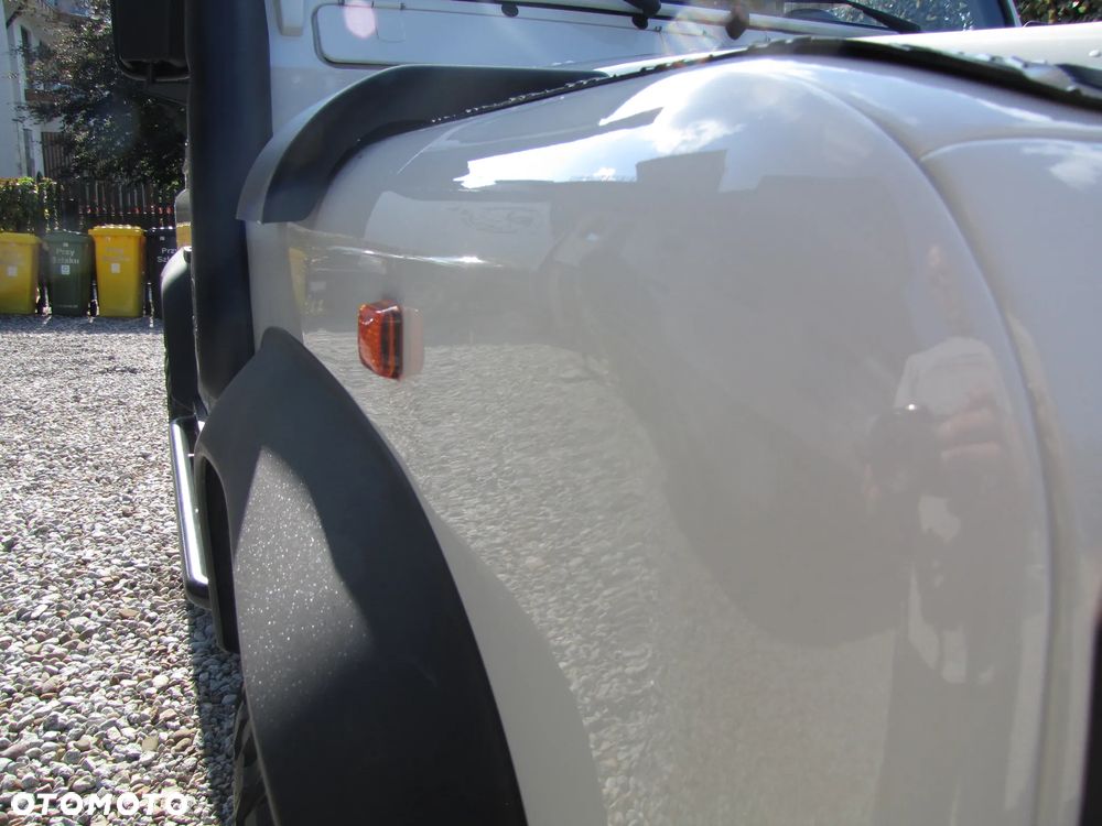 Land Rover Defender - 4