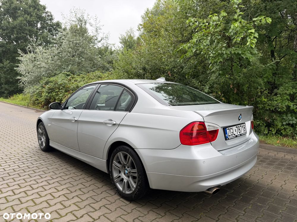 BMW Seria 3 320i - 4