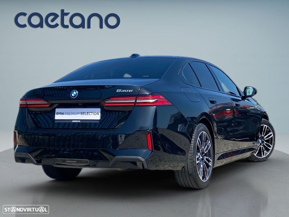 BMW 530 e Pack Desportivo M - 2