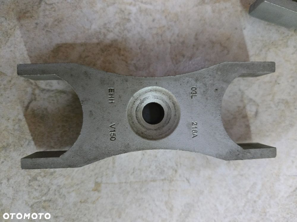 UCHWYT STOPKA ŁAPKA WTRYSKIWACZA 2.0 TDI 03L216A - 2