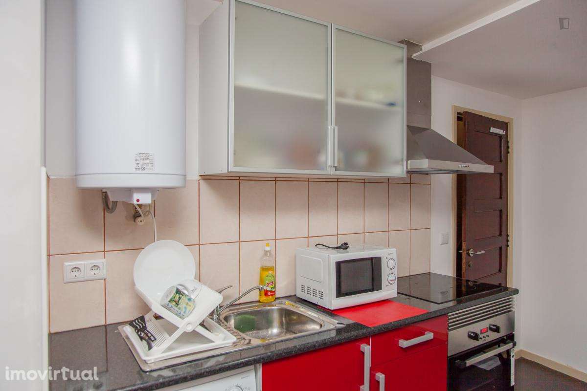 Quarto - localizado em Baixa Coimbra - Grande imagem: 3/14