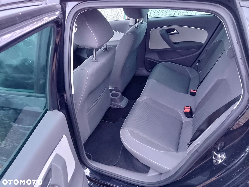 Volkswagen Polo 1.4 TDI Blue Motion Technology Lounge - 11