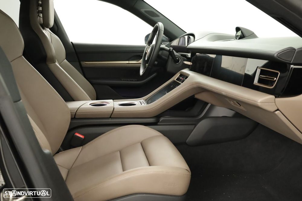 Porsche Taycan Cross Turismo 4S - 28
