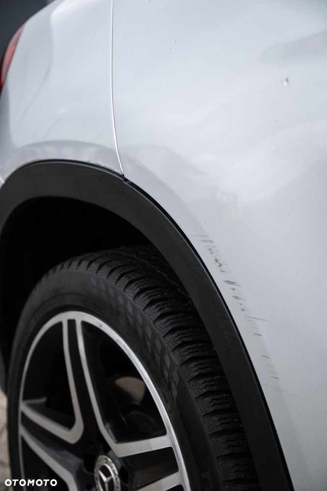 Mercedes-Benz GLA 220 4-Matic AMG Line - 17