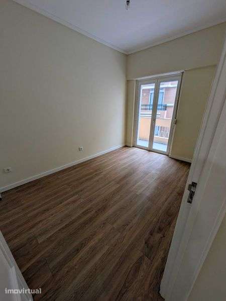 Apartamento T1 Completamente Remodelado no Campo Pequeno - Grande imagem: 3/12
