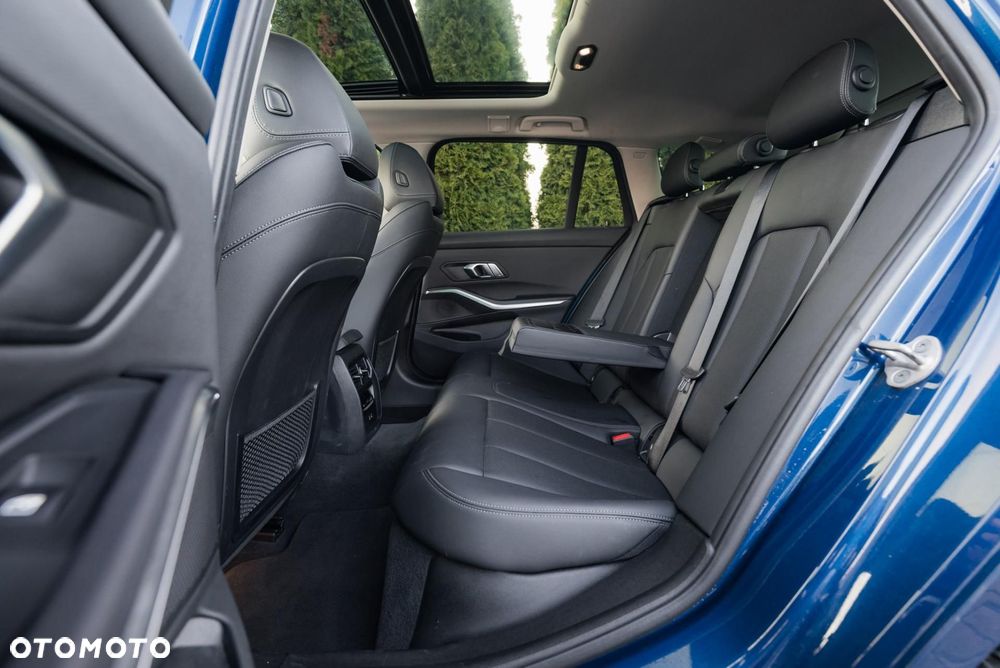 BMW Seria 3 320d xDrive - 15